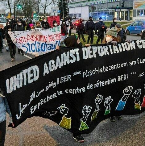 Protestcamp gegen Abschiebungen ruft heute zu Demonstration durch Schönefeld auf